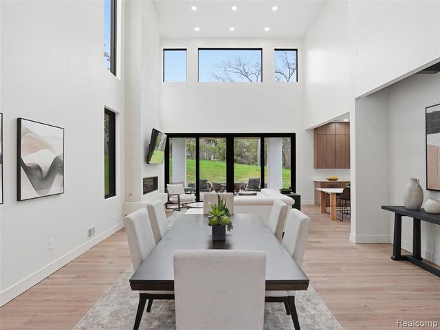 1715 Lone Pine Road, Bloomfield Hills, MI 48302
