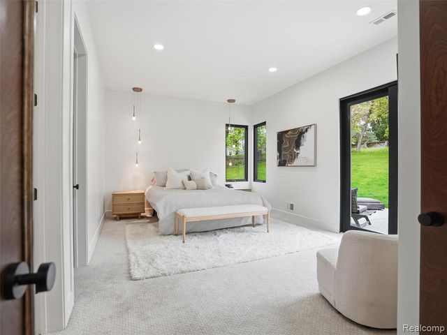 1715 Lone Pine Road, Bloomfield Hills, MI 48302