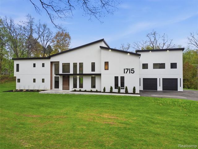 1715 Lone Pine Road, Bloomfield Hills, MI 48302