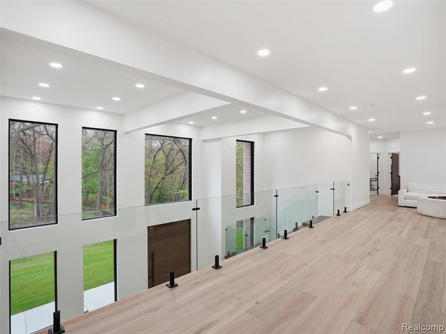 1715 Lone Pine Road, Bloomfield Hills, MI 48302