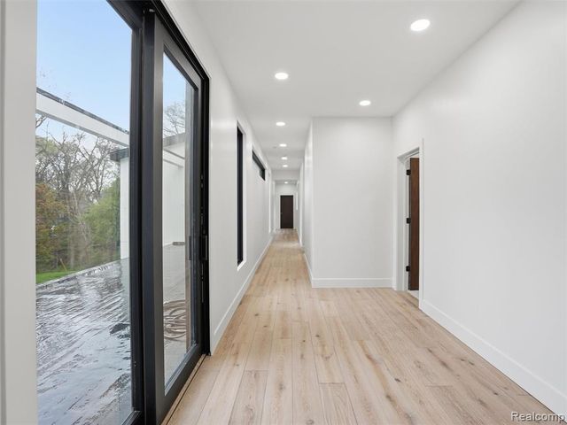1715 Lone Pine Road, Bloomfield Hills, MI 48302