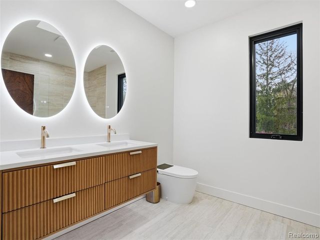 1715 Lone Pine Road, Bloomfield Hills, MI 48302