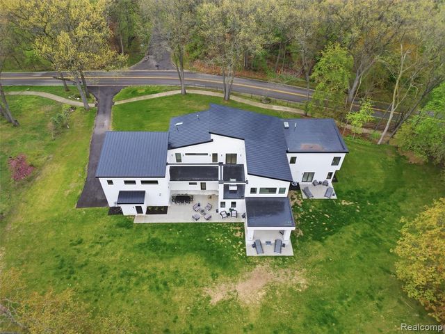 1715 Lone Pine Road, Bloomfield Hills, MI 48302