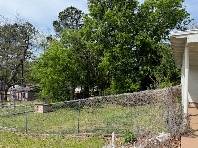 1400 W Chestnut, Denison, TX 75021
