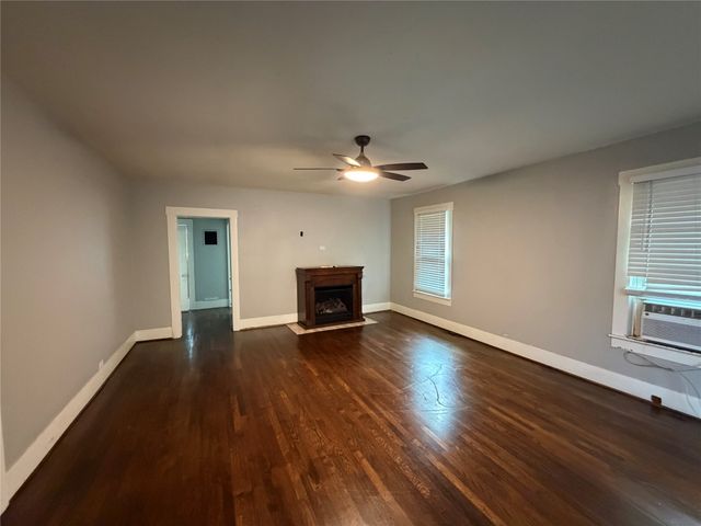 1400 W Chestnut, Denison, TX 75021