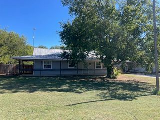 208 N Stadium Drive, Alvord, TX 76225