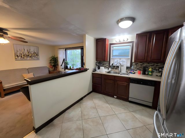 509 Burnside Avenue B5, East Hartford, CT 06108