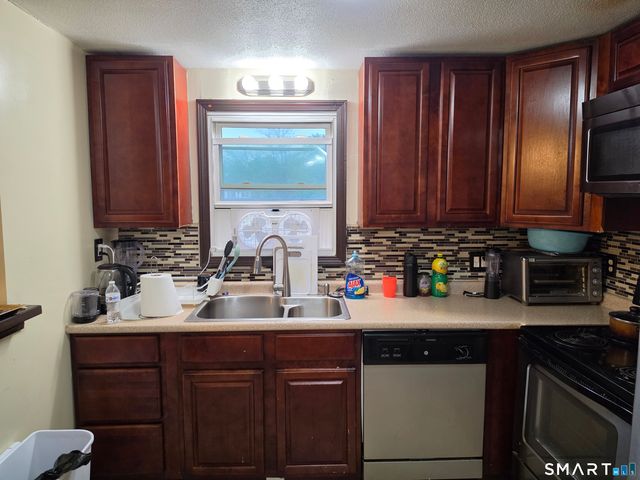 509 Burnside Avenue B5, East Hartford, CT 06108