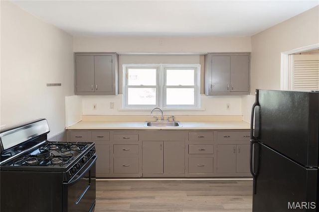 919 Robert Avenue, St Louis, MO 63135