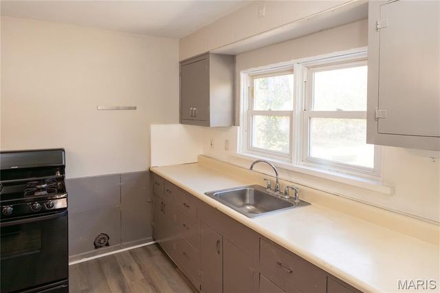 919 Robert Avenue, St Louis, MO 63135