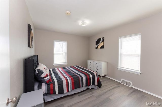 919 Robert Avenue, St Louis, MO 63135