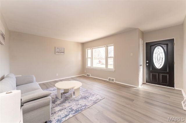 919 Robert Avenue, St Louis, MO 63135