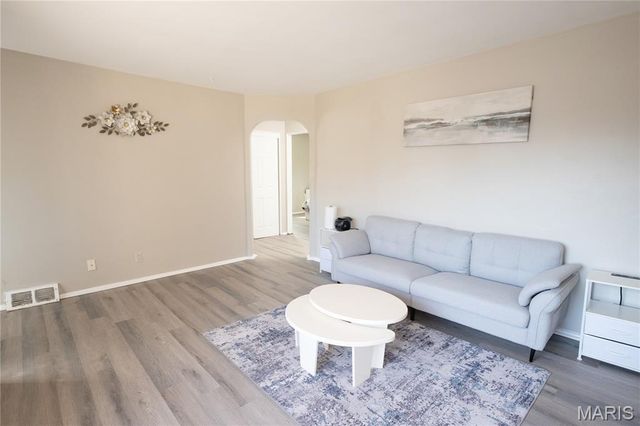 919 Robert Avenue, St Louis, MO 63135