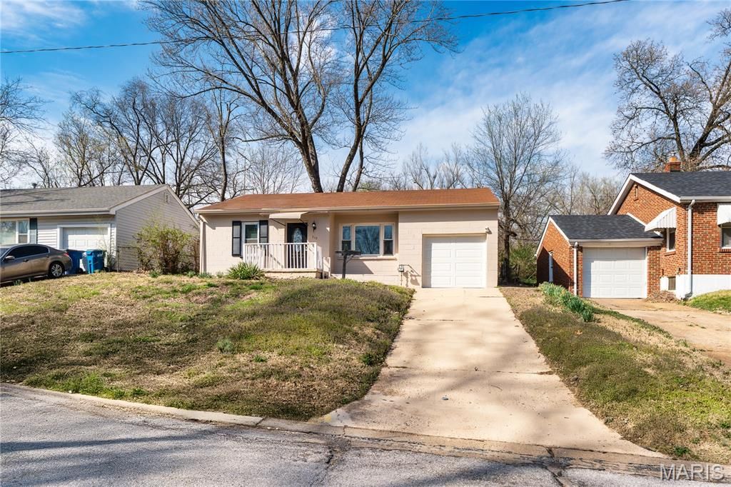 919 Robert Avenue, St Louis, MO 63135