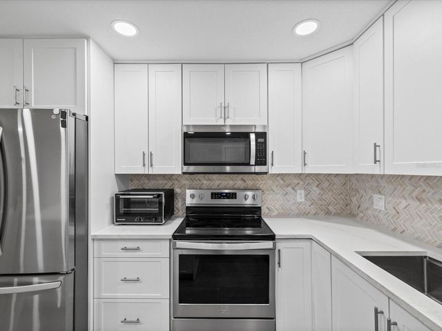 4335 AEGEAN DRIVE 128A, Tampa, FL 33611