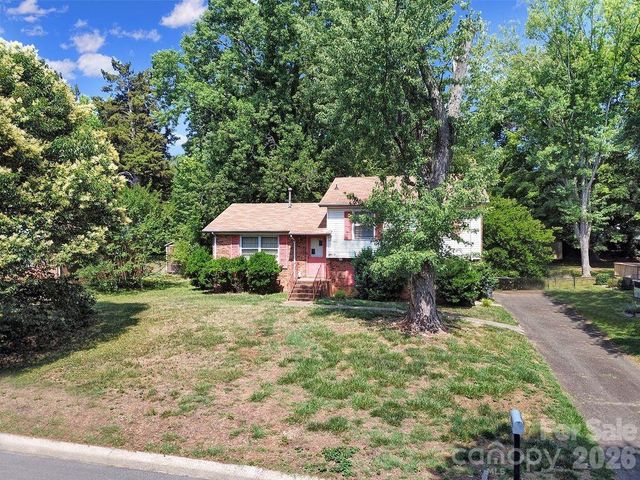 6010 Red Carriage Lane, Charlotte, NC 28212
