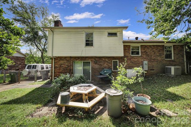 6010 Red Carriage Lane, Charlotte, NC 28212