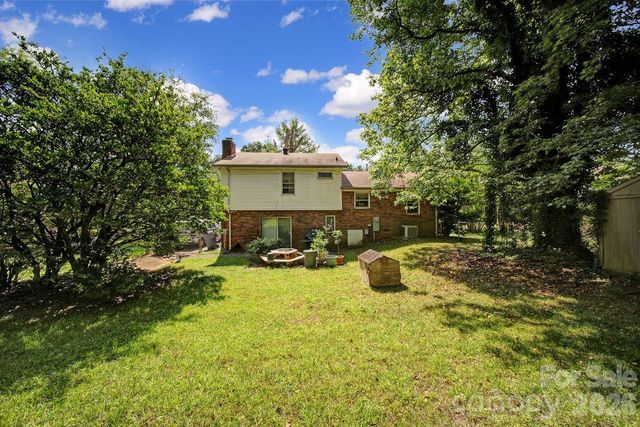 6010 Red Carriage Lane, Charlotte, NC 28212