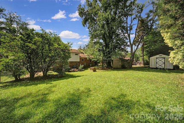 6010 Red Carriage Lane, Charlotte, NC 28212
