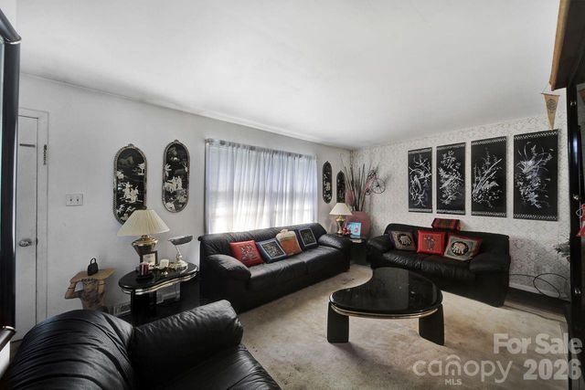 6010 Red Carriage Lane, Charlotte, NC 28212