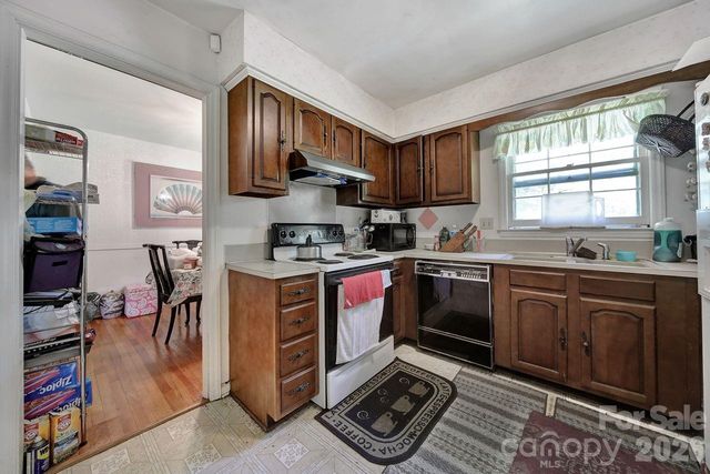 6010 Red Carriage Lane, Charlotte, NC 28212