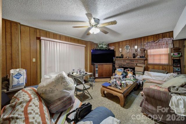 6010 Red Carriage Lane, Charlotte, NC 28212