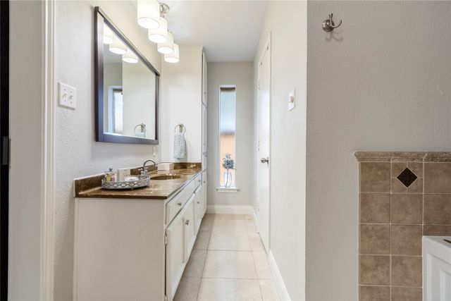 8929 Crosswind Drive, Fort Worth, TX 76179