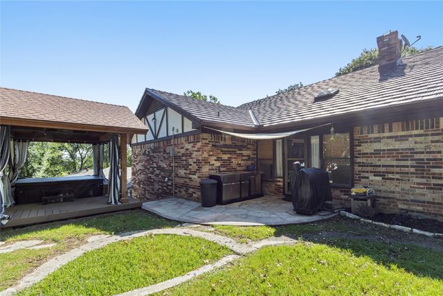 8929 Crosswind Drive, Fort Worth, TX 76179