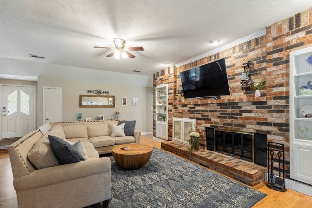 8929 Crosswind Drive, Fort Worth, TX 76179