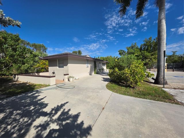 725 PATTY AVENUE, Punta Gorda, FL 33950