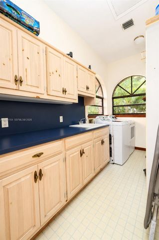 5440 Shady Oak Ln, Dania Beach, FL 33312