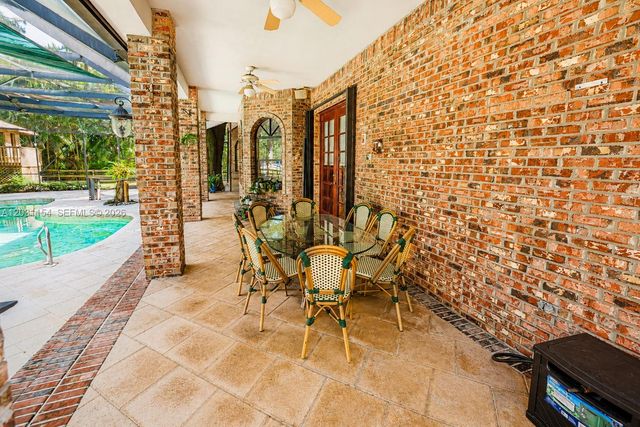 5440 Shady Oak Ln, Dania Beach, FL 33312