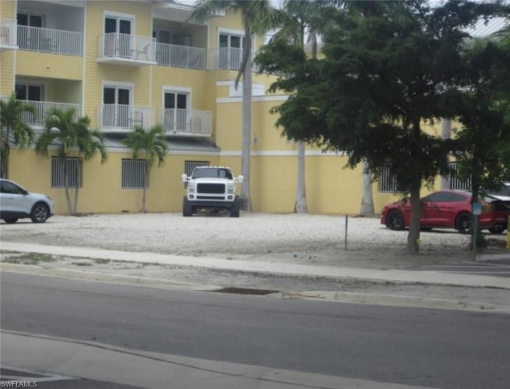 1025 2nd ST, FORT MYERS BEACH, FL 33931 — exterior