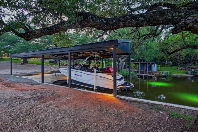 2001 Granite Cv., Kingsland, TX 78639