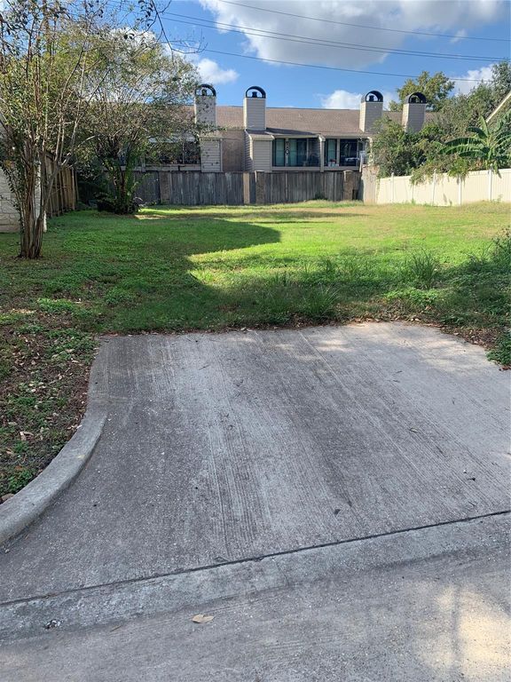 1307 Moorwick Ln, Houston, TX 77043