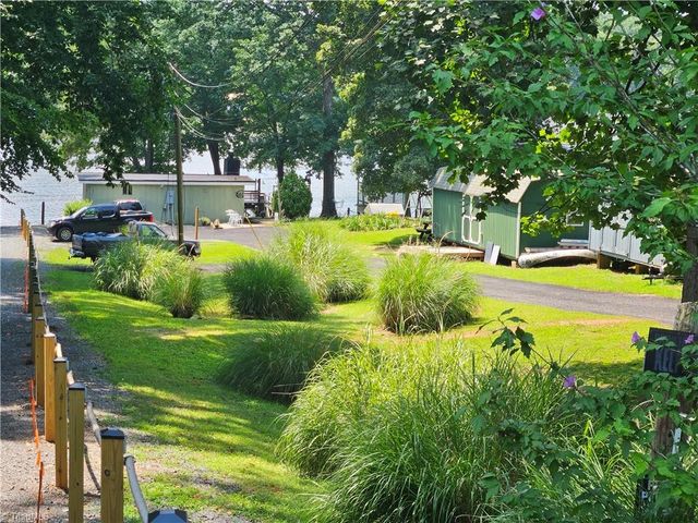 570 Lake Drive 9, Lexington, NC 27292