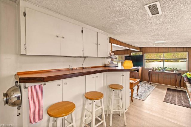 570 Lake Drive 9, Lexington, NC 27292