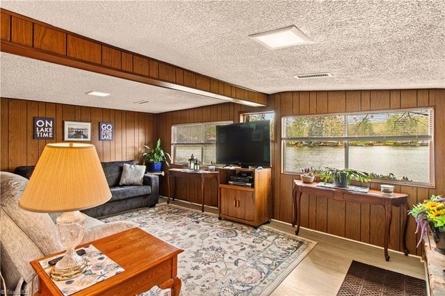 570 Lake Drive 9, Lexington, NC 27292