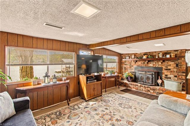570 Lake Drive 9, Lexington, NC 27292
