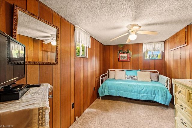 570 Lake Drive 9, Lexington, NC 27292