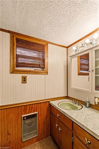 570 Lake Drive 9, Lexington, NC 27292