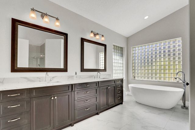 208 Turnberry Court S, Atlantis, FL 33462