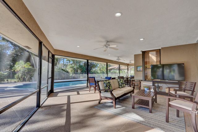 208 Turnberry Court S, Atlantis, FL 33462