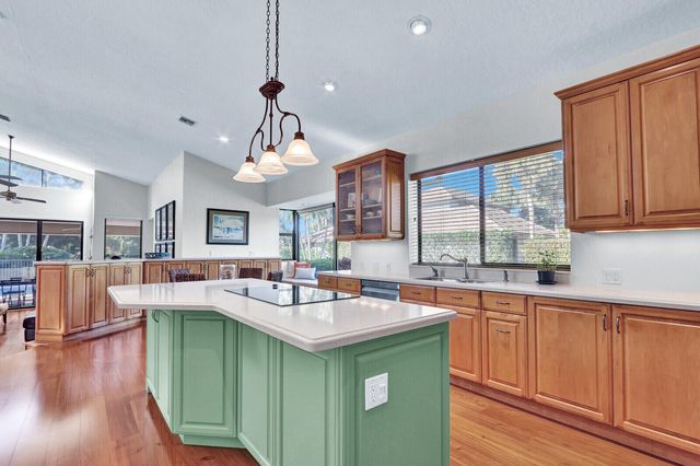 208 Turnberry Court S, Atlantis, FL 33462