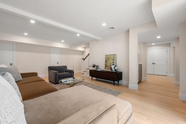 6 Revolutionary, Lexington, MA 02421