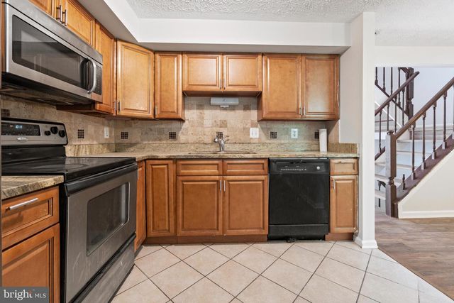 3618 WHARF LN, Triangle, VA 22172