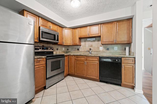 3618 WHARF LN, Triangle, VA 22172