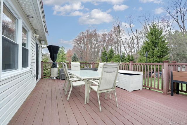 38 Westlyn Drive, Bardonia, NY 10954
