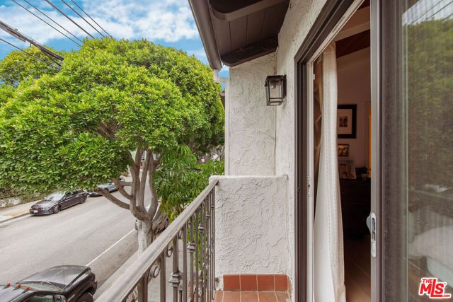 1802 California Avenue, Santa Monica, CA 90403