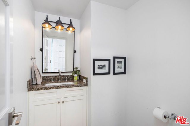 1802 California Avenue, Santa Monica, CA 90403